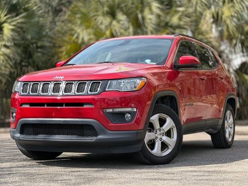 Used 2018 Jeep Compass Latitude image 2