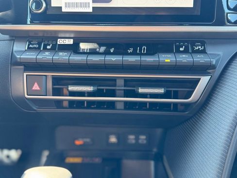 New 2025 Toyota Camry Hybrid AWD/4WD image 18