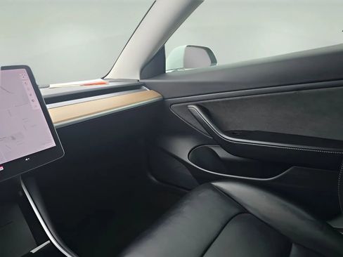 Used 2018 Tesla Model 3 Long Range image 13