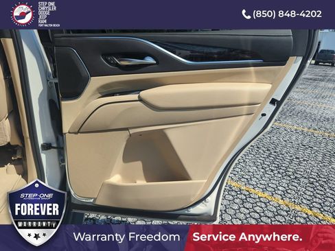 Used 2021 Cadillac Escalade Premium Luxury RWD image 34