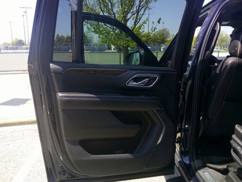 Used 2021 Chevrolet Suburban Premier w/ Premium Package AWD/4WD image 30