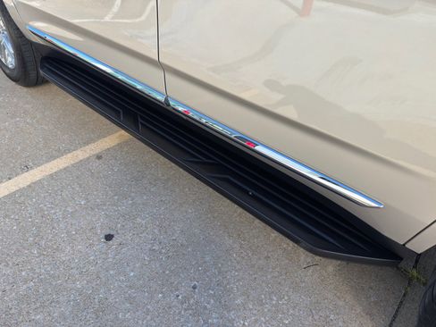 Used 2021 GMC Yukon SLT w/ SLT Luxury Plus Package image 7