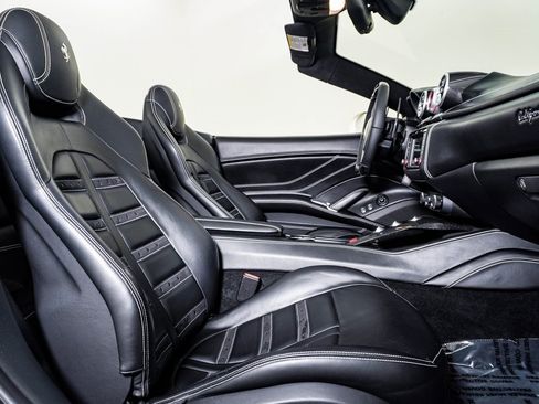 Used 2015 Ferrari California T image 19