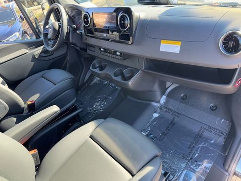 New 2025 Mercedes-Benz Sprinter 2500 image 18