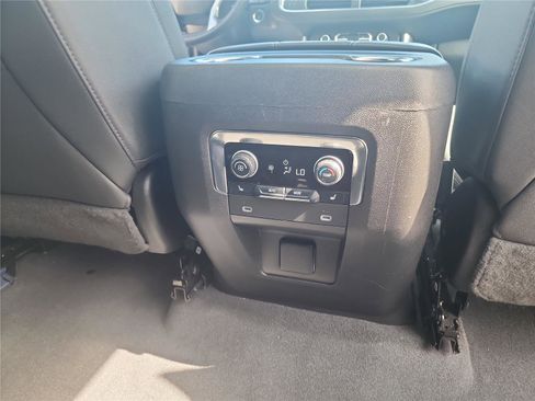 Used 2023 Chevrolet Suburban Z71 w/ Z71 Off-Road Package image 29