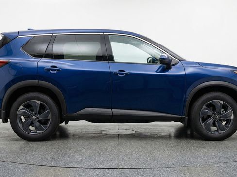 Used 2025 Nissan Rogue SV image 11