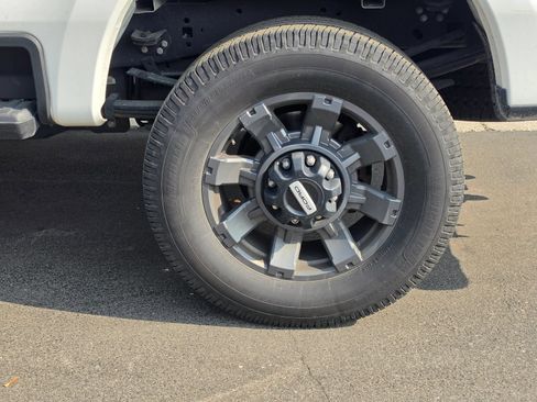 Used 2023 Ford F350 Lariat w/ Lariat Ultimate Package AWD/4WD image 3