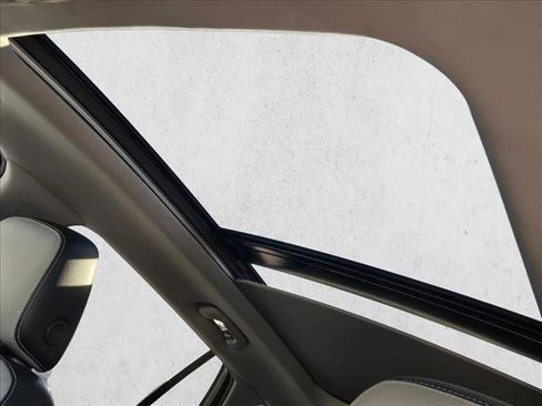 Used 2022 GMC Terrain SLT w/ Infotainment Package II image 16