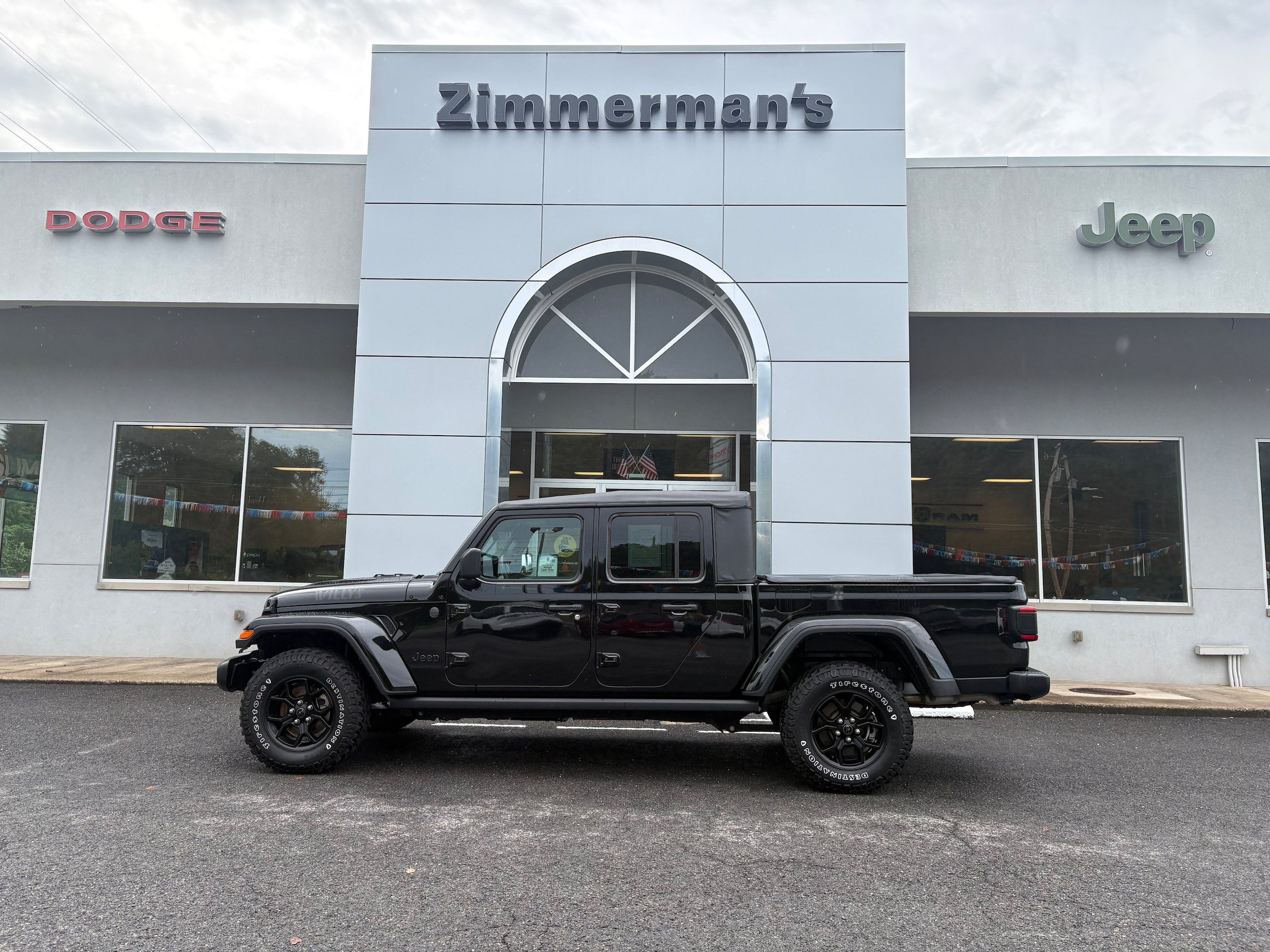 Certified 2025 Jeep Gladiator Sport AWD/4WD image 1
