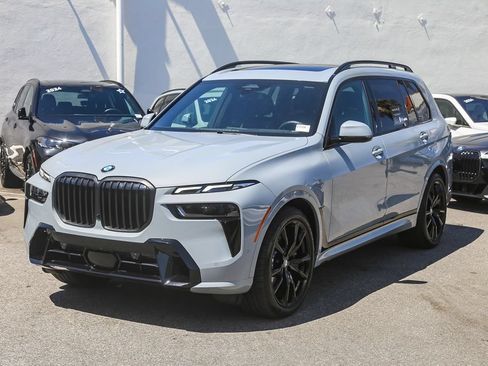 Certified 2024 BMW X7 xDrive40i w/ M Sport Package AWD/4WD image 3