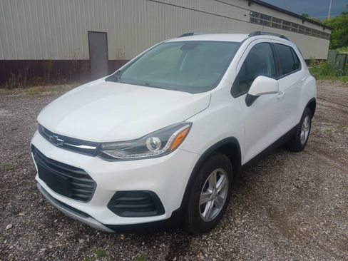 Used 2022 Chevrolet Trax LT w/ LT Convenience Package AWD/4WD image 1