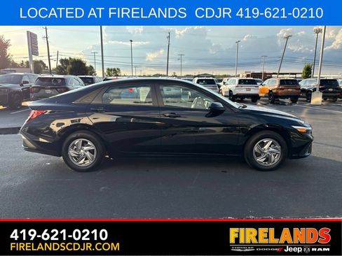 Used 2026 Hyundai Elantra SE FWD image 6