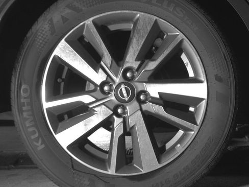 Used 2025 Nissan Versa SV image 15