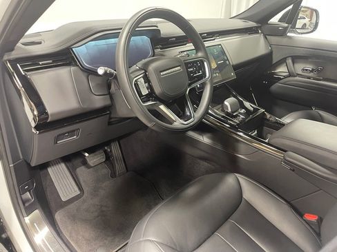 Used 2025 Land Rover Range Rover Sport SE AWD/4WD image 21