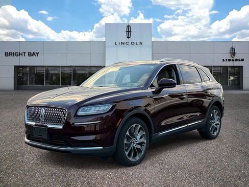 Used 2023 Lincoln Nautilus Reserve AWD/4WD image 2