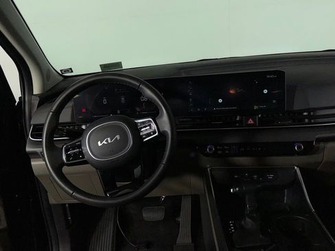Used 2025 Kia Carnival EX image 13