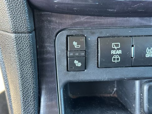 Used 2017 Buick Enclave Leather image 22