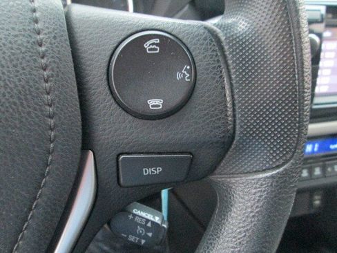 Used 2015 Toyota Corolla LE image 18