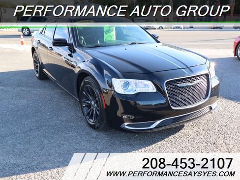 Used 2018 Chrysler 300 Touring L RWD image 1