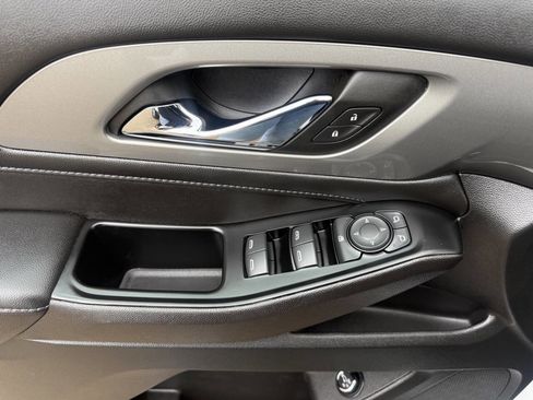 Used 2024 Chevrolet Traverse LT image 16