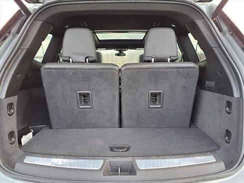 Used 2025 Cadillac XT6 Premium Luxury image 34