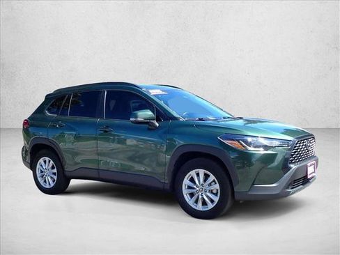 Used 2023 Toyota Corolla Cross LE w/ Moonroof Package AWD/4WD image 6