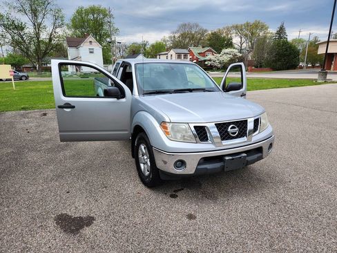 Used 2011 Nissan Frontier SV image 21