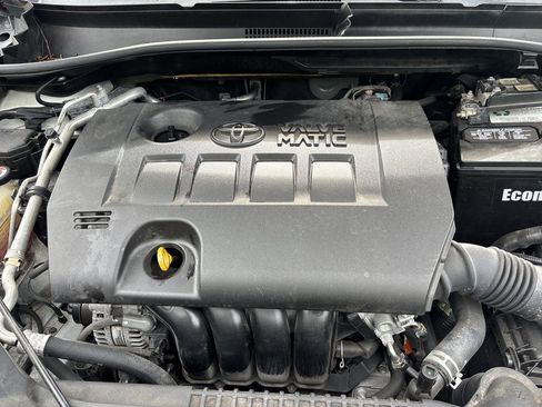 Used 2019 Toyota C-HR XLE image 10