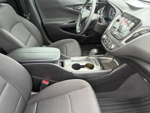 Used 2017 Chevrolet Malibu LT FWD image 59