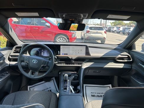 Used 2023 Toyota Crown XLE image 2