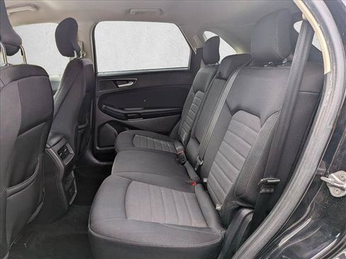 Used 2017 Ford Edge SE FWD image 18