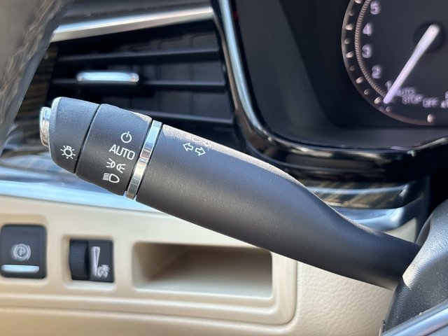 Used 2017 Cadillac XT5 FWD image 30