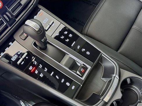 Certified 2025 Porsche Macan AWD/4WD image 19