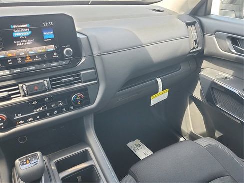 New 2025 Nissan Pathfinder S image 18