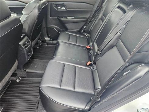 Used 2023 Nissan Rogue SV w/ SV Premium B Package image 18