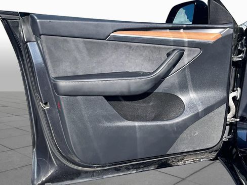 Used 2024 Tesla Model Y 2WD image 21