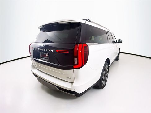 Used 2025 Ford Expedition Max Platinum w/ Platinum Ultimate Package AWD/4WD image 34