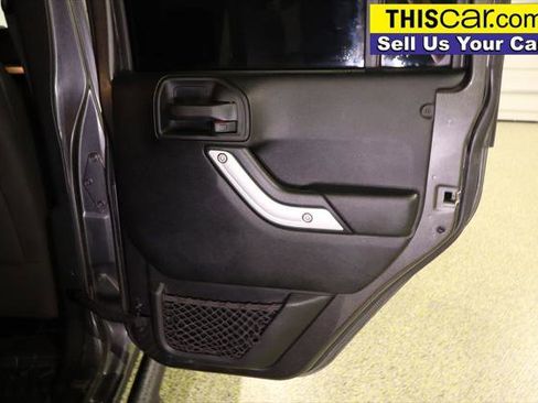 Used 2017 Jeep Wrangler Unlimited Rubicon w/ Connectivity Group image 32