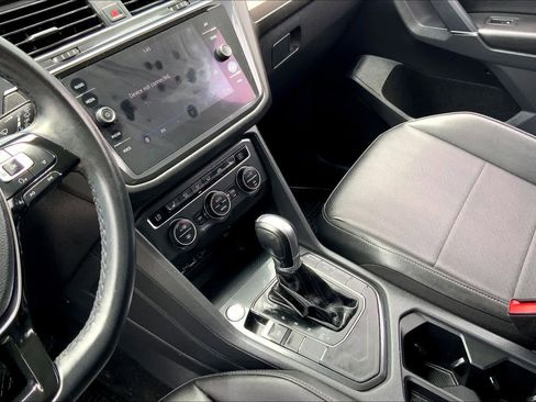 Used 2018 Volkswagen Tiguan SE w/ Panoramic Sunroof Package FWD image 16