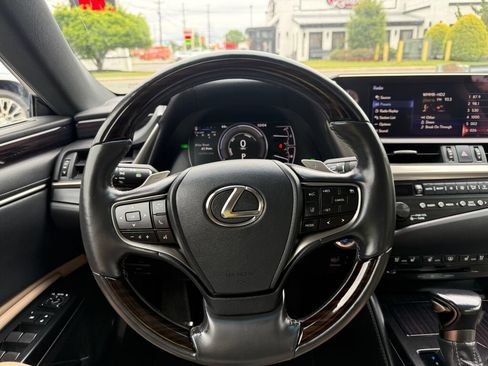 Used 2020 Lexus ES 300h w/ Accessory Package 2 FWD image 13