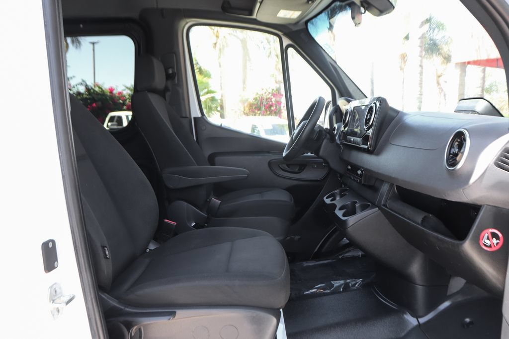 Used 2025 Mercedes-Benz Sprinter 2500 image 41