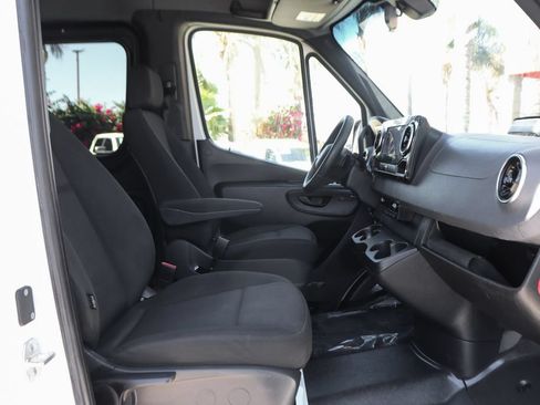 Used 2025 Mercedes-Benz Sprinter 2500 image 41