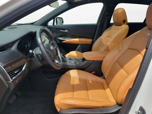 Certified 2023 Cadillac XT4 Premium Luxury AWD/4WD image 9