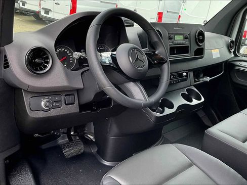 New 2025 Mercedes-Benz Sprinter 2500 image 10