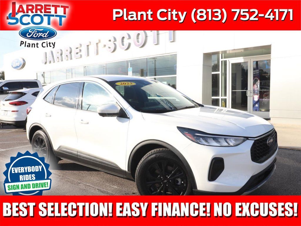 Used 2023 Ford Escape Active w/ Tech Pack #2 FWD image 1