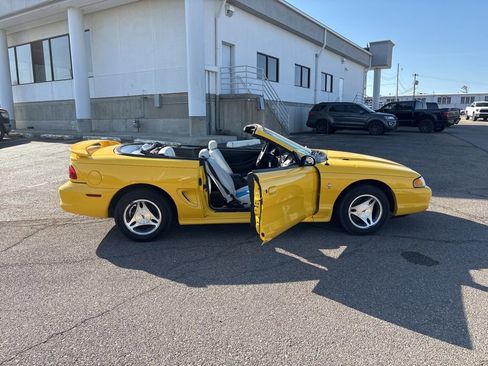 Used 1998 Ford Mustang Convertible image 8