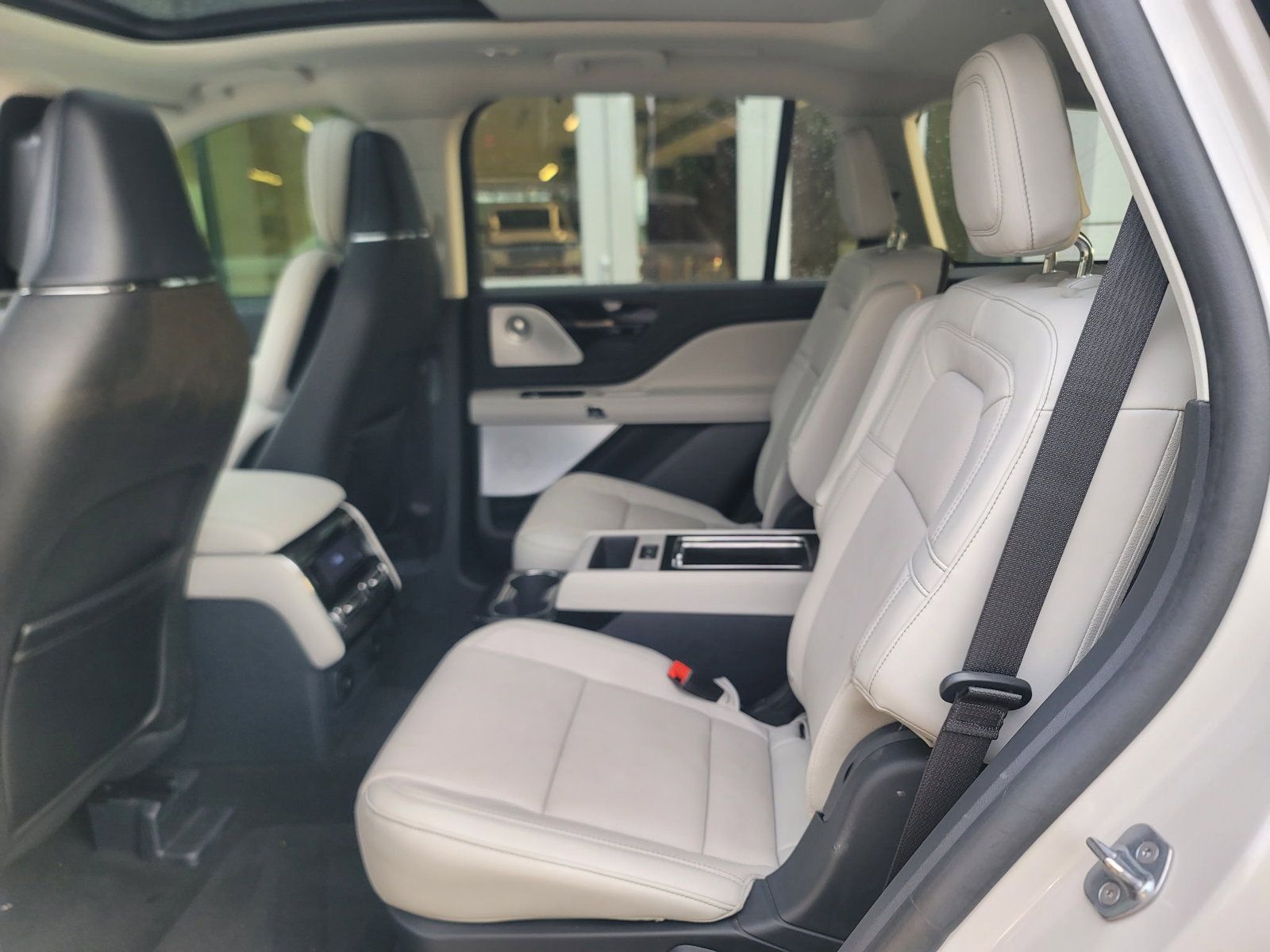 Used 2025 Lincoln Aviator Reserve w/ Equipment Group 201A AWD/4WD image 6