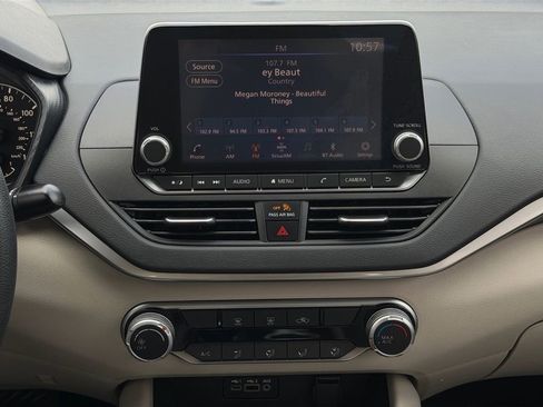 Used 2022 Nissan Altima 2.5 SV image 14