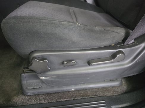 Used 2011 Chevrolet Avalanche LS image 17