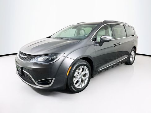 Used 2017 Chrysler Pacifica Limited w/ Advanced Safetytec Group image 3